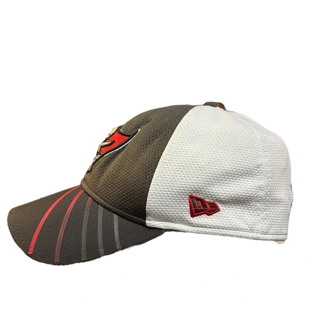 New Era‎ Tampa Bay Buccaneers Stretch Fit Hat White Pewter and Red Size S/M